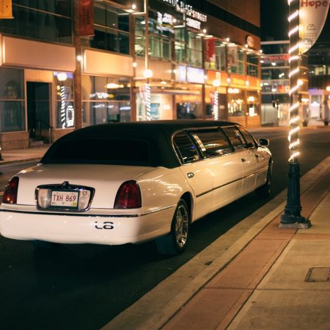 Enjoy and Impress People with A Wedding Limousine